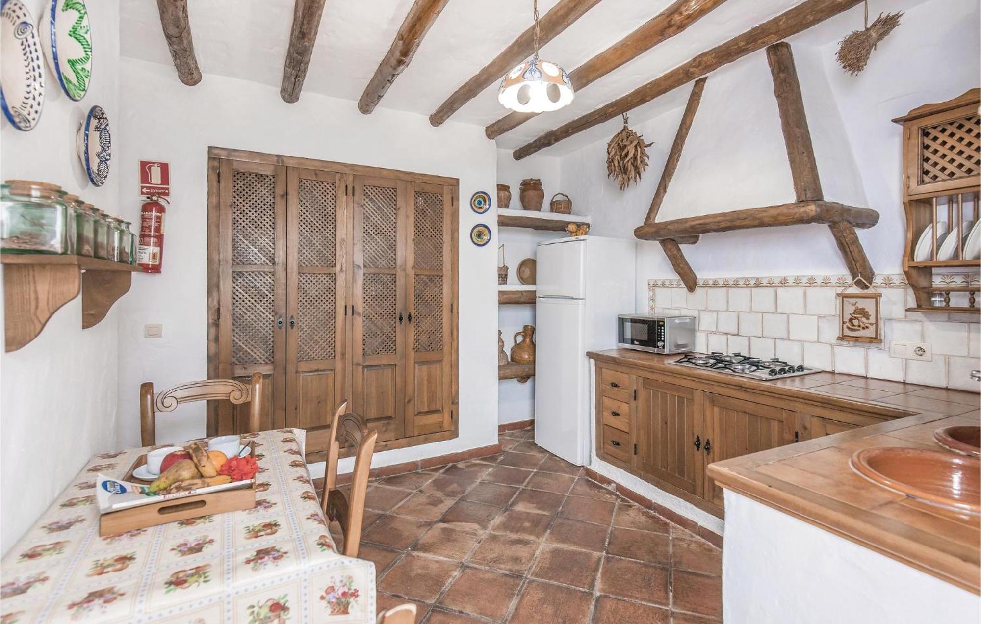Cozy Home In Zahara De La Sierra With Kitchen Exterior foto